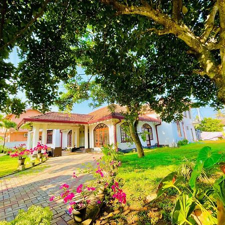 Grand Villa Negombo Exterior photo